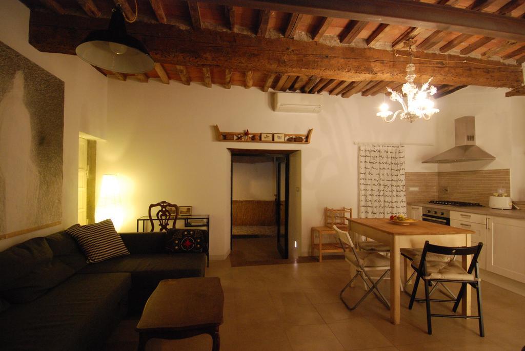S. Agostino Fronte Mura Lucca Buitenkant foto
