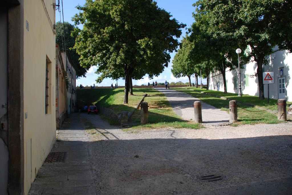 S. Agostino Fronte Mura Lucca Buitenkant foto